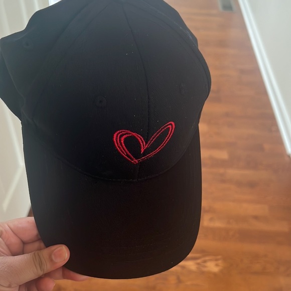 Women Heart Embroidered Casual Style Hat black color,NWOT - Picture 11 of 11